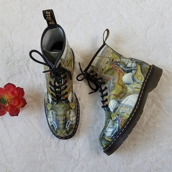 Dr Martens 1460 George & Dragon Print 8 Eye Boots-RARE - Picture 2 of 9